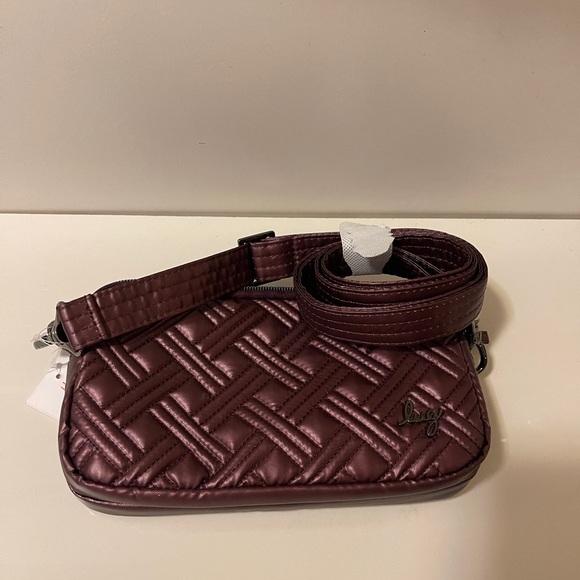 Lug Quilted RFID Convertible
Crossbody. Coupe 2. New Can attached to your belt - Picture 12 of 16
